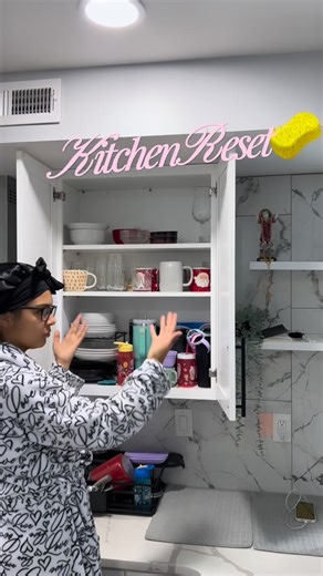 Leisha Nicole🎀 on Instagram: "Always cleaning …..#kitchenreset #kitchencleaning #reels #cleaningmotivation"