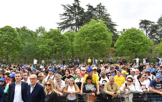 A la hora exacta y en la curva de la tragedia: así fue el emotivo homenaje a AYRTON SENNA a 30 años de su muerte