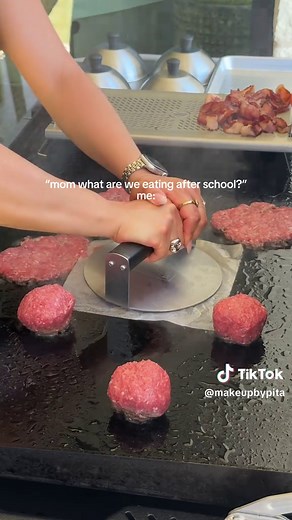 Texas Toast Cheeseburger Recipe on Blackstone