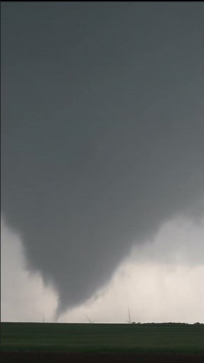 A powerful long tracked tornado in Braman Oklahoma April 2026