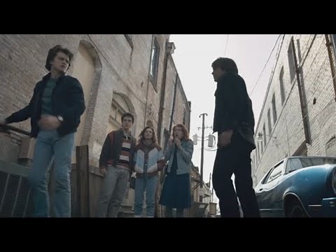 Stranger Things 1x06 "Jonathan and Steve fight" scene