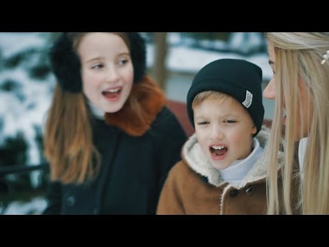 Familia Timofte - E Craciun acuma iar (Official Video)