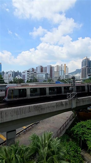 2K views · 52 reactions |  Train Kowloon Bay Hong Kong #hongkong #trains | Nheszjazz | Facebook