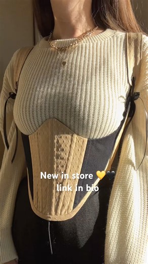 Handmade corsage made with upcycled materials #corsetstyle #corsetfashion #handmade #slowfashion