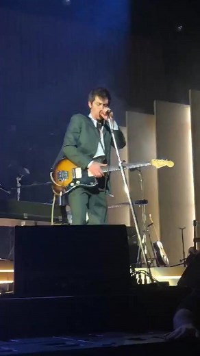 Alex Turner's Arabella Guitar Solo Tribute
