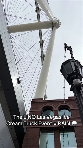 #lasvegasicecreamtruckgirl #lasvegas #streetfreeze #icecreamtruck #icecreamtruck #icecream #lovewhatyoudo #linq @The LINQ