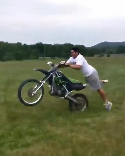 Riding a KX85 2 Stroke for the First Time (Wild) #2stroke #loopout #viral