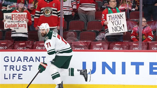 Foligno receives warm welcome back from Blackhawks fans