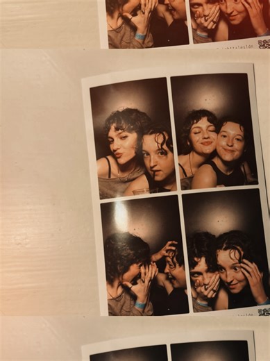 Bella Ramsey e Emily Carey: Momentos Incríveis