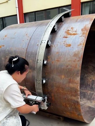 The automatic welding process of round pipes- Good tools and machinery make work easy