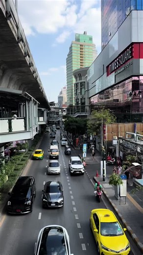 Day 1 recap — the people here are so friendly, and I cannot wait to try mango sticky rice 😋