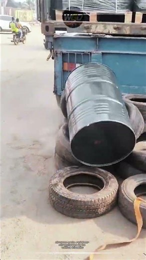 Unloading heavy barrels for safe delivery using straps