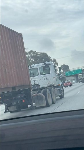 CRST 2024 Freightliner Cascadia Daycab Truck