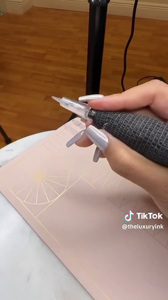 Lesson of the day | Mastering the correct movement of your permanent makeup machine to obtain the perfect microshading effect✨ #permanentmakeup #microshading #howto #pmutips #microblading #teachingontiktok #pmuartist #pmustudent #pmutraining #pmubrows #learn #learnontiktok