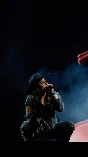 Deu preguiça de sair, todo beijo é normalzin… ❤️‍🔥🎶🤠 #lauanaprado