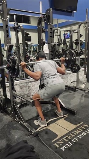 Baby Leg Wednesday work. #squats #babylegs #gym #motivation #workout #legs #dreamsquat #letpulldown