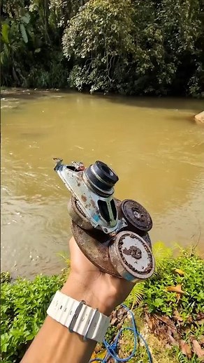 What I Found Magnet Fishing in the River Shocked Me! 😱#magnetfishing#emagnetism #magnet #viralvideos