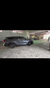 Toyota Highlander XU70 (2020- 2024) Side Step/ Running Board Side steps or running boards serve several purposes for vehicles like SUVs: 1. 𝐄𝐚𝐬𝐢𝐞𝐫 𝐀𝐜𝐜𝐞𝐬𝐬: They provide a step for passengers to enter and exit the vehicle more easily, particularly if the vehicle is lifted or if the ground clearance is high. 2. 𝐏𝐫𝐨𝐭𝐞𝐜𝐭𝐢𝐨𝐧: Running boards can help protect the vehicle's lower body panels from road debris, rocks, or other hazards encountered during off-road driving or even regula