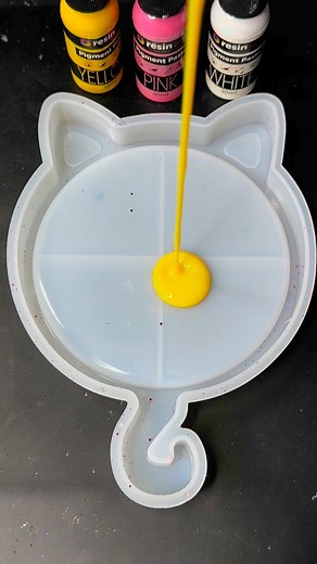 9.6K views · 6.9K reactions | Obsessed with this stunning resin pour....