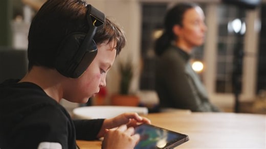 How mobile games keep kids playing and what they do to kids’ brains