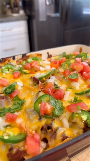 The best carne asada nachos 😮‍🔥 Why? Because the cheese was melted on the grill 😂🧀🔥 Once you try it this way, there’s no going back! @webergrills @kingsford . #nachos #carneasada #bbq #grilling | TonyandMaribel