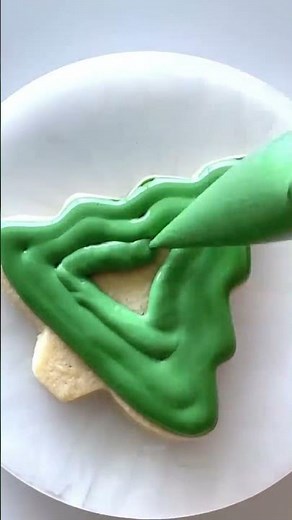 Christmas Tree Cookie Decorating! #sugarcookies #satisfying #christmascookies