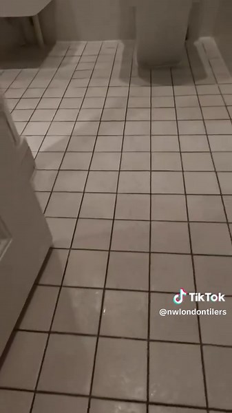 Epic bathroom floor regrouting action video 🤌 Gift your loved ones a gift of brand new clean and clean grout lines this Christmas 🎄 🎅 Time is running out. Get in touch today! #bathroomfloor #regrouting #floortiles #smallformattiles #tilingservices @Mapei UK Ltd. @TileRite