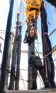 1.1K reactions · 116 shares | Derrickman activity #oilfield #offshore #offshorelife #oilgas #rigs #derrickman #floorman #drilling #drillingrigs #tripping | Musliadi AMd | Facebook