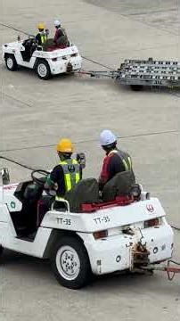 研修中！1動作ごとに指差確認！JAL Cargo 大阪国際（伊丹）空港 #shorts