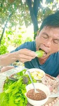 Lá mơ cuốn thịt mấm nêm.Pork with perilla leaves is so delicious.#food #mukbang #vietnamesefood