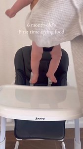 Do you see those twirling feet!?🥹 #blw #baby #mom #momtok #highchair #MomsofTikTok #babiesoftiktok #firstmeal #6months | Kandy Smith Life