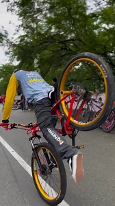 One-wheel frame spin madness 🚲 @el_pekas__ #BMXControl #OneWheelRide #BikeSkills #NextLevel | People Are Awesome
