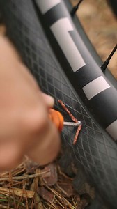 9.5K views · 7.8K reactions | Ponchadura al costado? Tranquilo que con el puncture Plugger kit de @peatysproducts puedes resolverlo.... tienes prisa? El CO² HoleShot Inflator te ayuda a inflar en segundos! ⚡️ | BikeXtore México | Facebook