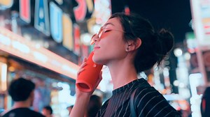 Pop the Flip 5 in your bag and you would not even notice it's there! It's that light! Go anywhere with it! 🙌🏻 #JBLSingapore #DareToListen Go anywhere with: http://bit.ly/2lRIwuI | JBL