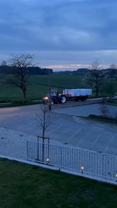 "Die Ballenrally hat wieder begonnen 💪", schreibt Roman Gilgen zu dem #Ford 5095 #HandyVideo per Nachricht. | profi