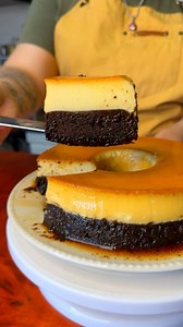 Choco flan o torta imposible, te comparto mi receta 🥳 Ingredientes para el caramelo: Azúcar 100gr Ingredientes para el bizcochuelo: 1 huevo Azúcar 100gr Aceite 65 ml Leche 125ml Cacao amargo 55gr Harina 0000 125gr Polvo de hornear 1 cdita Para el flan: 5 huevos Azúcar 100gr Leche 500ml Esencia de vainilla 1 cda #chocoflan #flan #flancasero #chocoflancake #chocolate #pasteleria | Melanie Diaz - Gotadeazúcarok