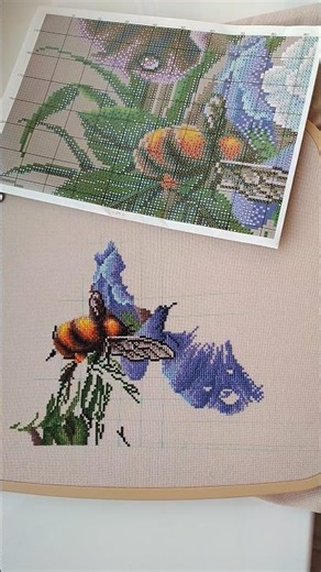 #вышивка шмель и ирисы