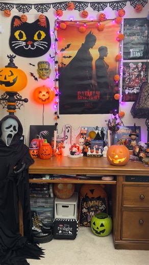 1.5K views · 771 reactions | One of the best Batman movies ever made 李驪 First is obviously the Lego Batman movie, fight with yourself in the comments  Had to share my Batman room from a few years ago with this audio before the nights over 李 #thebatman #batman #legobatman #batmanhalloween #thebatmanhalloween #halloween | Spooky Ash | Facebook