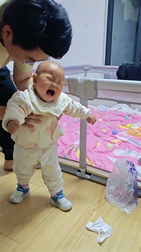 One second cry, one second calm! Baby vs playpen ✨