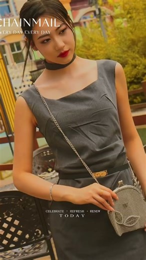 Sparkly round evening clutc. From X-chainmail.com