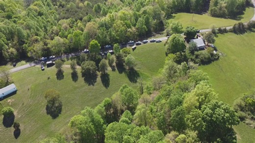Kentucky police in standoff with barricaded suspect in Adair County