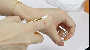 Shimmer Body Oil,Face and Body Liquid Luminizer Waterproof Moisturizing,Light Shimmer Glow Illuminator,Highlighter Makeup Liquid.(2.8 Fl Oz/#02-Gold)