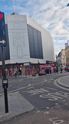 Explore Picadilly Circus: London's Iconic Landmark
