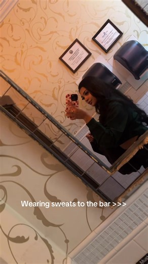 Cozy Outfits for a Fun Night Out at the Bar