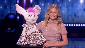 Former #AGT winner Darci Lynne returns with her pal Petunia! | AGT Auditions
