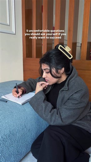 RavneetKaur | Web Designer & Creative Direction on Instagram: "here they are👇🏻 1. Am I actually working… or just thinking about working? Planning feels productive. Execution is uncomfortable. Which one am I choosing most days? ⸻ 2. What am I avoiding because it scares me? Rejection. Failure. Being seen. If I’m honest, what’s the one thing I keep delaying? ⸻ 3. If nothing changed for the next 5 years, would I be okay with my current habits? Not my goals. My daily actions. ⸻ 4. Am I blaming my c