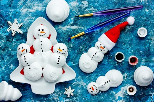 冬にぴったり！立体的な雪だるまの製作10選。紙コップやポリ袋を使ったアイデア | 保育士の転職・採用は【保育士バンク！】