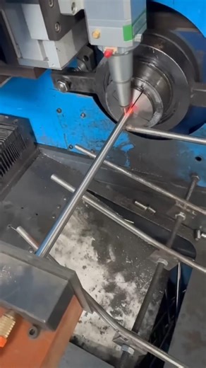 The process of cutting pipes using a machine precisely #shorts