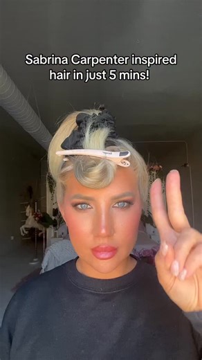 Kesha Beachy on Instagram: "If you know anything about me it’s that I hate doing my hair 😅 if you are anything like me… try this!! 5 min curls that’ll mimic my 25 minute routine! #sabrinacarpenter #5mincurls #hairtutorial #lange"