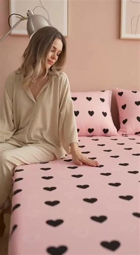 2026 Sweet Girl Bedroom Essential! These heart-shaped bedding sets are so cute you'll want to roll around in them! #SweetGirlBedroom #HeartShapedBedding #GirlishHomeDecor #BedroomDecor #2026SweetBedding